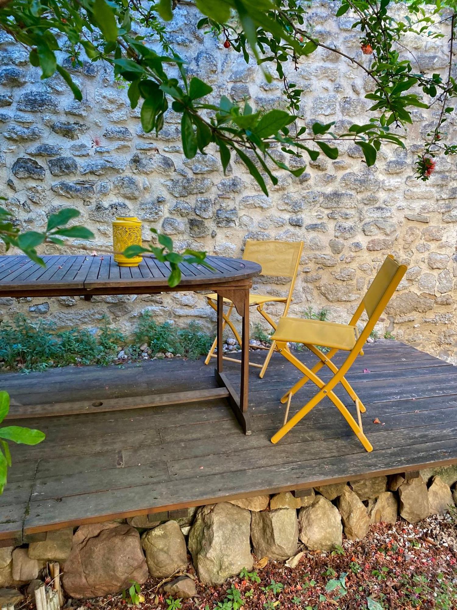 Petit Loft Sur Jardin En Centre-Ville ユゼ エクステリア 写真